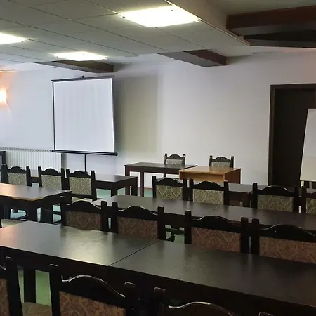 Apriltsi Hotel 2*