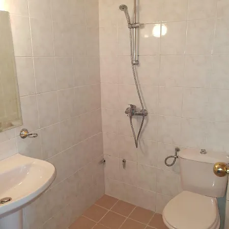 Apriltsi Hotel 2*