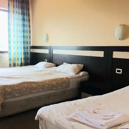 Apriltsi Hotel